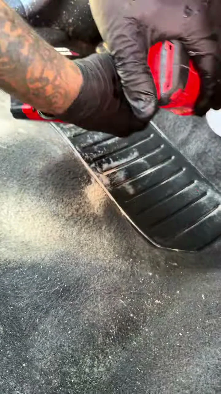 Hot-water extraction on vehicle carpet